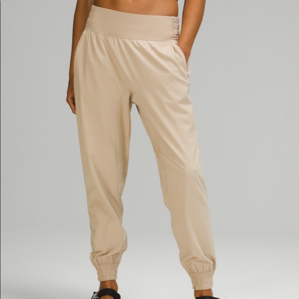 NWT Lululemon Sun Setter Joggers